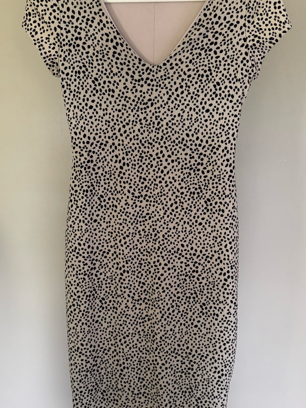 Jessica Simpson Animal Print Fitted Pencil  Midi Dress with Black Spot V-Neck